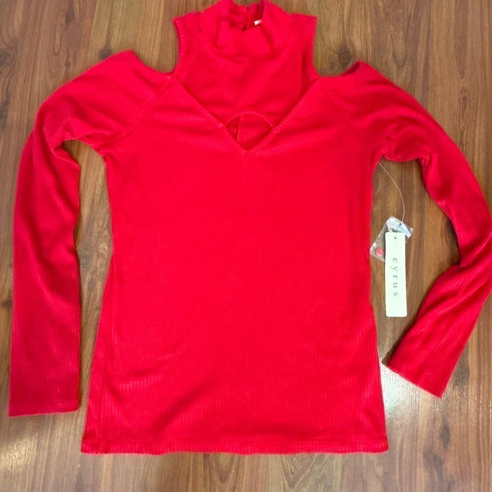NWT Cyrus red ribbed cold shoulder shoulder cut out long sleeve knit top Christm